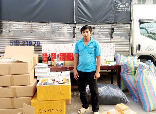 An Giang: Bắt giữ xe ô tô tải vận chuyển 13.800 bao thuốc lá cùng rượu ngoại, dầu... nhập lậu