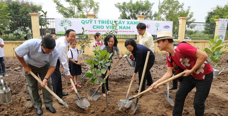 Nghệ sĩ ưu tú Xuân Bắc đã tham gia đồng hành cùng “Quỹ 1 triệu cây xanh cho Việt Nam” trong các hoạt động trồng cây tại các địa phương trong nhiều năm qua.