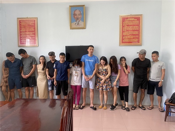 Dũng “trọc” và 19 đối tượng bị bắt về hành vi tổ chức sử dụng trái phép chất ma túy