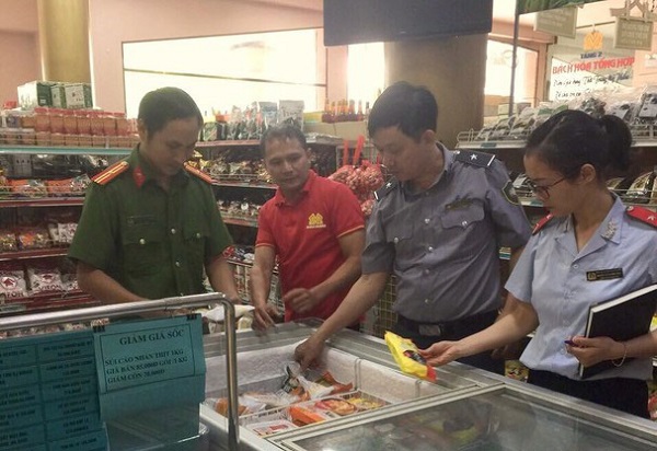 Đoàn kiểm tra liên ngành kiểm tra các cửa hàng kinh doanh thực phẩm ăn chay trên địa bàn Nghệ An