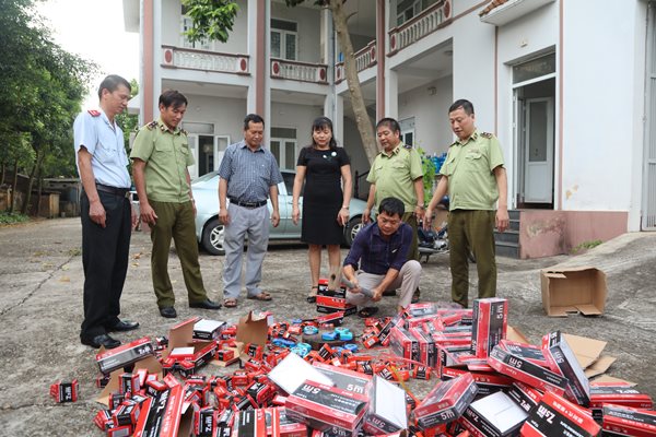 Vĩnh Phúc: Tiêu hủy lượng lớn thước dây cuộn không rõ nguồn gốc