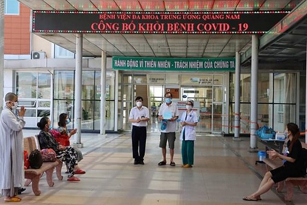 Bệnh viện đa khoa Trung ương Quảng Nam công bố các ca khỏi bệnh Covid-19.