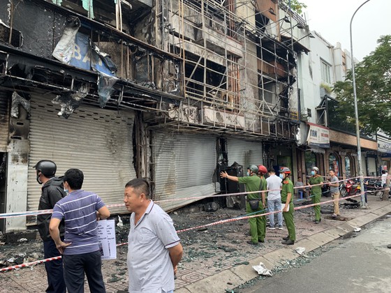 Quận Gò Vấp (TP.HCM): ‘Bà hỏa’ thiêu rụi 2 căn nhà trên đường Nguyễn Oanh