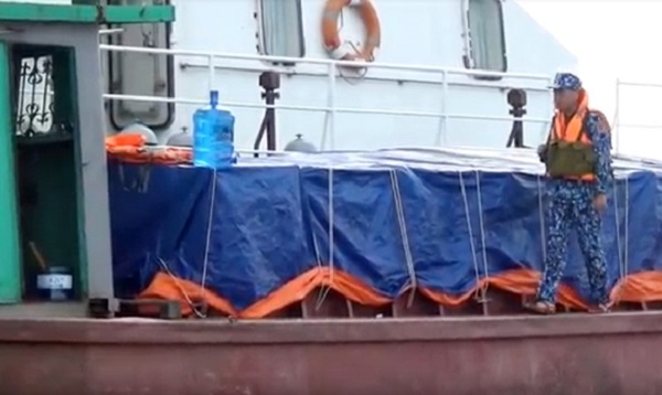 Bắt giữ 50.000 bao thuốc lá không có giấy tờ hợp pháp tại vùng biển giáp ranh giữa Hải Phòng và Quảng Ninh