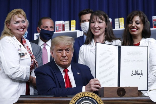 Tổng thống Mỹ ký sắc lệnh giảm giá thuốc