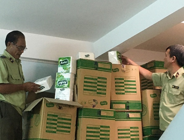 Bến Tre: Phát hiện 40 thùng khăn ăn giả mạo nhãn hiệu AnAn