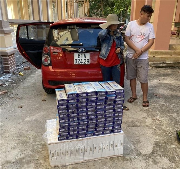 Bắt giữ phương tiện vận chuyển 1.490 bao thuốc lá nhập lậu