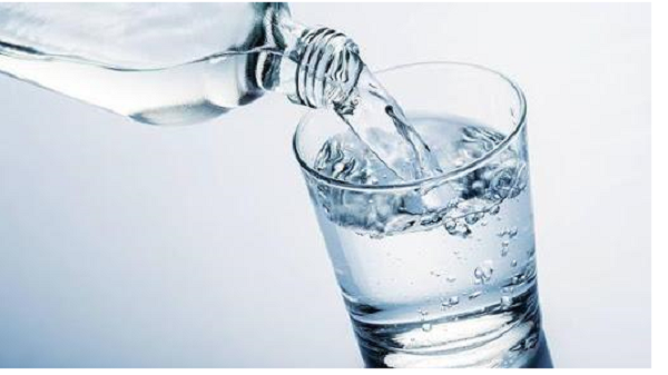 Cung cấp đủ nước sẽ giúp người bị sốt xuất huyết nhanh chóng hồi phục