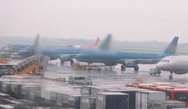 Nhiều chuyến bay bị ảnh hưởng bởi bão số 5.