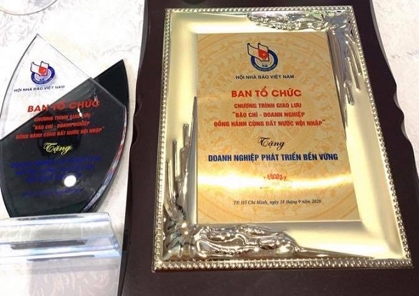 Bảo Việt nhận kỷ niệm chương “Doanh nghiệp phát triển bền vững”