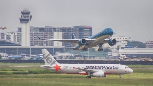 Hủy, hoãn gần 40 chuyến bay do ảnh hưởng bão số 5