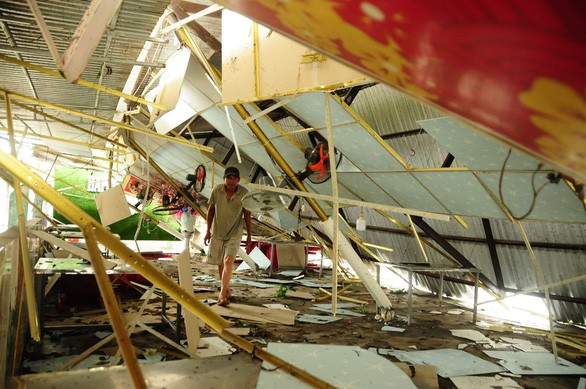 Thừa Thiên - Huế bị thiệt hại nặng nề do bão số 5 với hơn 21.000 nhà dân bị tốc mái
