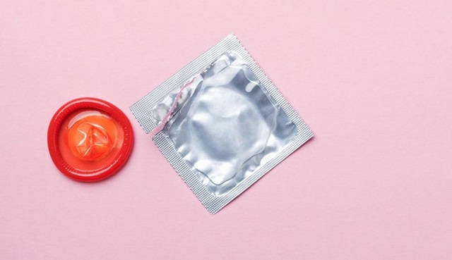 Tái chế hàng trăm kg bao cao su đã qua sử dụng tại nhà trọ