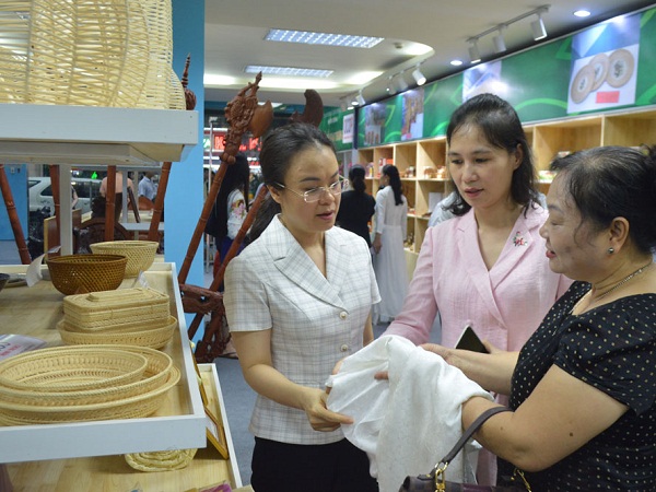 Điểm giới thiệu và bán sản phẩm OCOP tại số 176 Quang Trung (quận Hà Đông)