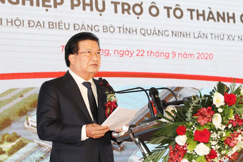 Phó Thủ tướng Trịnh Đình Dũng biểu dương sự nỗ lực, quyết tâm chính trị cao của Tập đoàn Thành Công, đã sớm nắm bắt cơ hội, phối hợp chặt chẽ với tỉnh Quảng Ninh để triển khai dự án Tổ hợp công nghiệp phụ trợ ô tô.