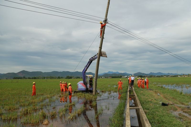 EVNCPC khẩn trương khắc phục sự cố lưới điện do ảnh hưởng bão số 5