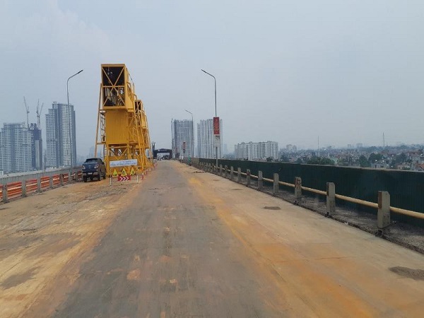 Cầu Thăng Long bắt đầu thử thảm bê tông siêu tính năng