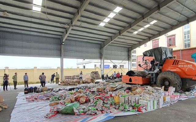 Ninh Bình: Tiêu hủy số lượng lớn hàng hóa nhập lậu