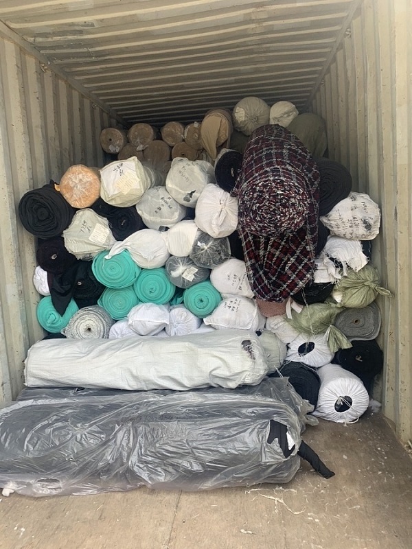80 tấn vải cuộn không rõ nguồn gốc xuất xứ vừa bị lực lượng chức năng tỉnh Hưng Yên phát hiện và bắt giữ