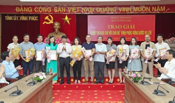 Những tác giả đạt giải Cuộc thi Báo chí với chủ đề “Vĩnh Phúc vững bước đi lên”