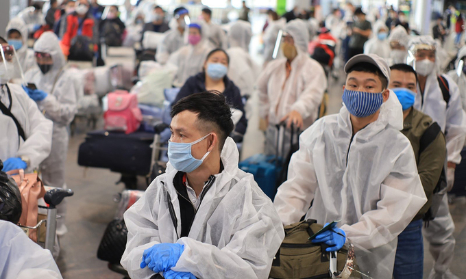 Người lao động Việt Nam tại Nga chờ đợi chuyến bay hồi hương. (Ảnh: Bộ Ngoại giao Việt Nam)