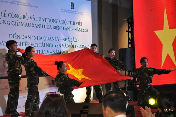 Phát động cuộc thi viết ”Cùng giữ màu xanh của biển”