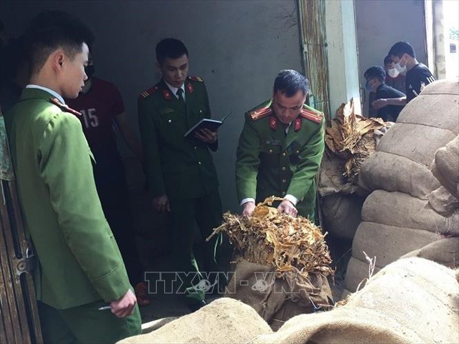 Lực lượng chức năng tỉnh Cao Bằng vừa thu giữ hơn 18 tấn thuốc lá lá nhập lậu tại địa bàn huyện Trùng Khánh