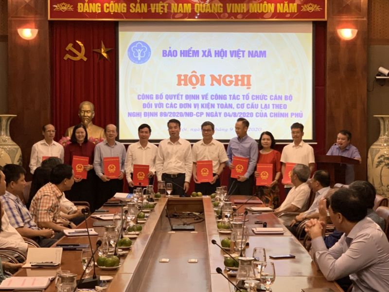 BHXH Việt Nam: Công bố quyết định về công tác tổ chức cán bộ