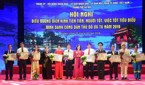 Hà Nội: Tặng thưởng danh hiệu "Công dân Thủ đô ưu tú" năm 2020 cho 10 cá nhân