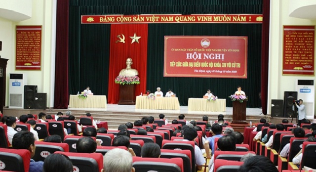 Toàn cảnh buổi tiếp xúc cử tri tại huyện Yên Định (Thanh Hóa)