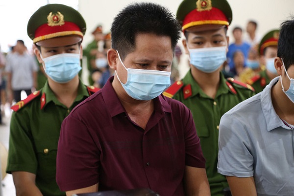 Chủ quán Nhắng nướng Hiền Thiện bắt khách hàng quỳ xin lỗi bị phạt 12 tháng tù