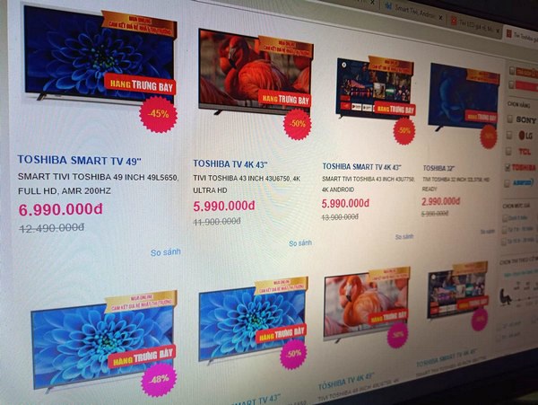 Trên nhiều website của các cửa hàng, siêu thị điện máy tung ra nhiều chiêu khuyến mãi khi mua Tivi