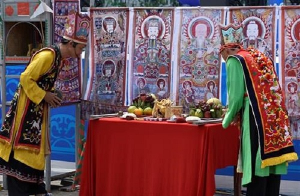 Nghi lễ c&uacute;ng B&agrave;n Vương.