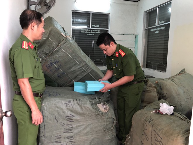Lực lượng Công an: Khởi tố 966 vụ với 1.302 đối tượng buôn bán hàng cấm, hàng lậu