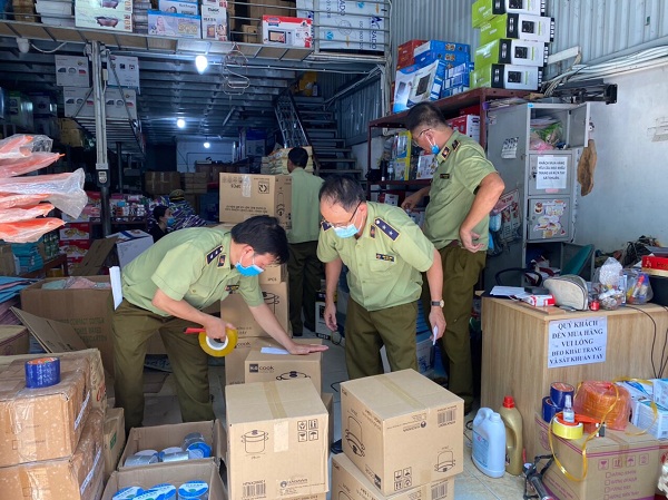 Lực lượng QLTT: Xử lý gần 65.000 vụ vi phạm về hàng lậu, gian lận thương mại trong 9 tháng