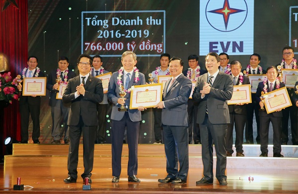 EVN được vinh danh tại Lễ tôn vinh Người nộp thuế tiêu biểu