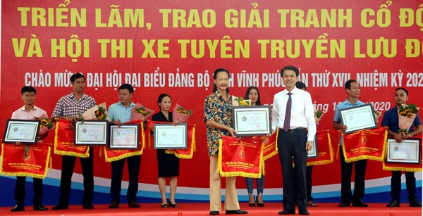 Vĩnh Phúc: Trao giải tranh cổ động và Hội thi xe tuyên truyền lưu động chào mừng Đại hội Đảng bộ tỉnh