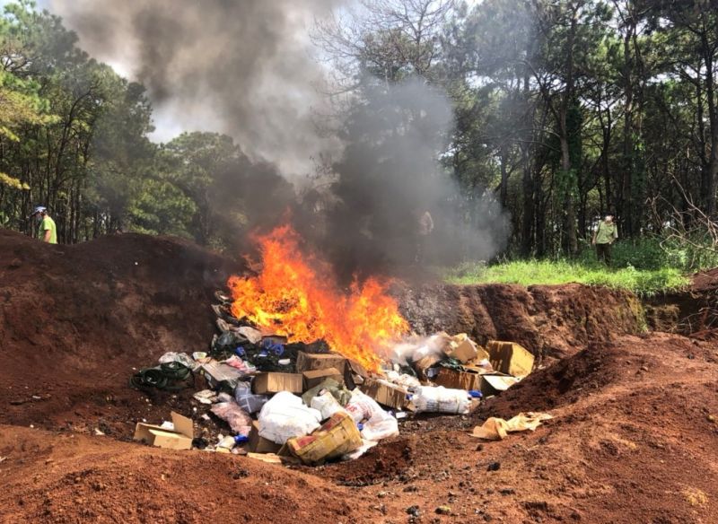 Gia Lai: Tiêu hủy hơn 1,3 tấn thực phẩm có nguy cơ gây hại