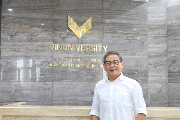 GS Dương Nguyên Vũ hiện là Viện trưởng danh dự Viện Kỹ thuật và Khoa học Máy tính, trường đại học VinUni