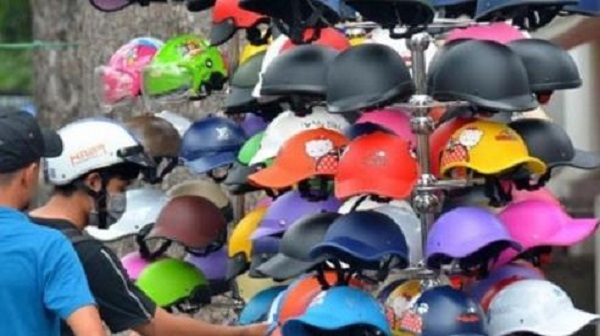 Đề nghị 'khai tử' mũ bảo hiểm lưỡi trai do không đạt tiêu chuẩn