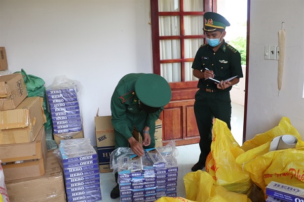 Bộ đội Biên phòng tỉnh An Giang mật phục, bắt giữ 1.500 gói thuốc lá nhập lậu