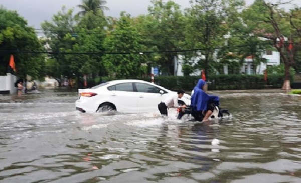 Miền Trung vẫn mưa rất to