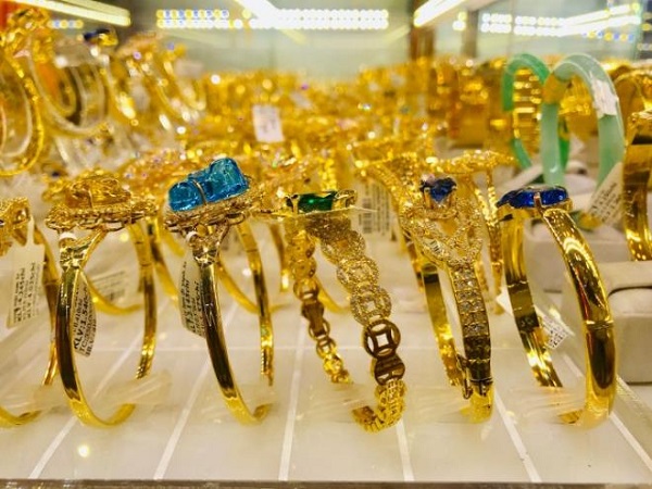 Giá vàng ngày 10/10: Duy trì quanh mức 1.900 USD/ounce