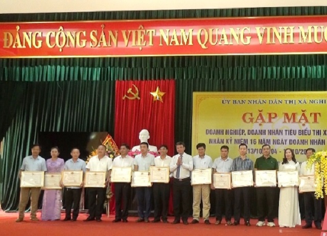 thị xã Nghi Sơn (Thanh Hóa) đã tổ chức gặp mặt, biểu dương các doanh nghiệp, doanh nhân tiêu biểu