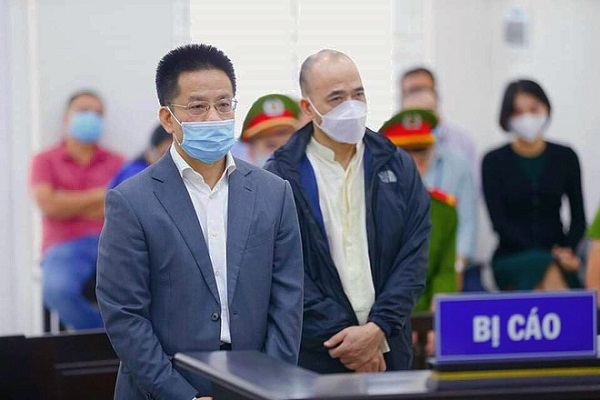 Hai bị cáo Nguyễn Xuân Sơn và Vũ Trọng Hải tại phiên tòa