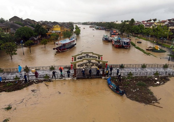 Dự báo thời tiết 11/10: Miền Trung tiếp tục mưa to, nguy cơ xảy ra lũ quét ở nhiều nơi