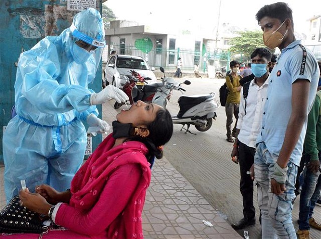 Toàn cảnh COVID-19 thế giới đến 6h sáng 12/10: Lây nhiễm mạnh ở châu Âu