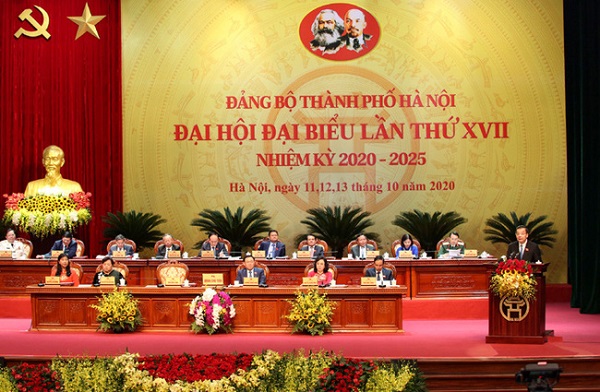 Đoàn Chủ tịch điều hành Đại hội đại biểu lần thứ XVII Đảng bộ TP Hà Nội nhiệm kỳ 2020 - 2025 (Ảnh: Cổng GTĐT Hà Nội)