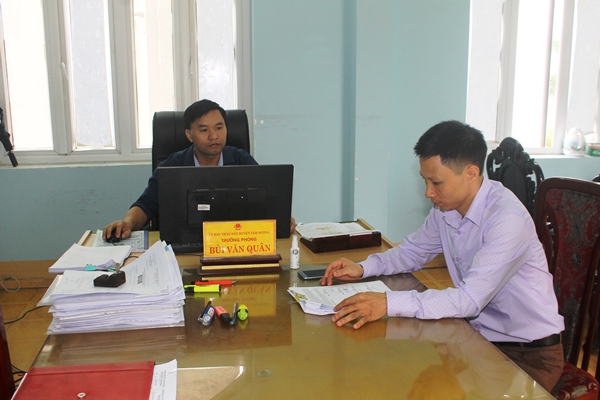 Cán bộ phòng TNMT huyện Tam Dương nâng cao năng lực quản lý đất đai trên địa bàn.