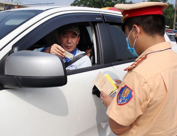 Lực lượng Cảnh sát Giao thông (Công an tỉnh) ra quân tổng kiểm soát phương tiện tham gia giao thông đường bộ năm 2020.